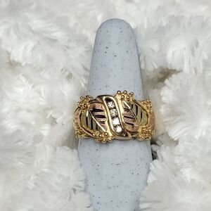 BEAUTIFUL Black Hills Gold Grape & Leaf w/accent Diamonds Ring